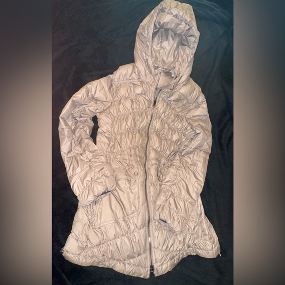 Athleta uptown down hooded puffer jacket size S pre owned - Picture 9 of 9